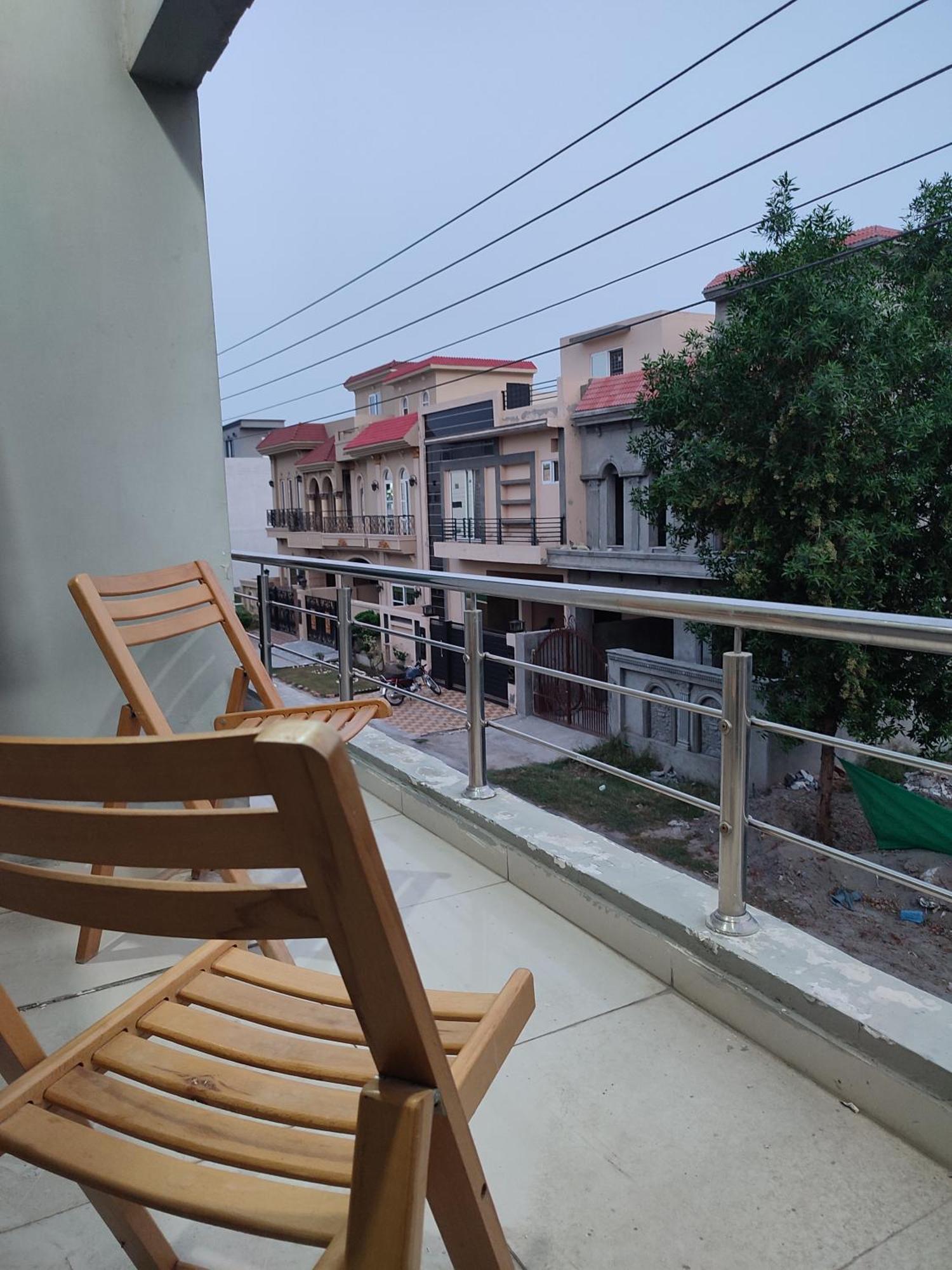 Fully Serviced Holiday Home Near Lahore Ring Road Bagian luar foto